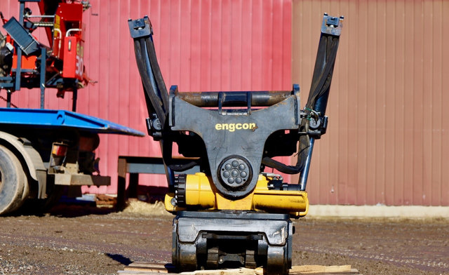 EngconEngcon EC233S-QS80-SS10 - Тилтротатор: слика 3 EngconEngcon EC233S-QS80-SS10 - Тилтротатор: слика 3