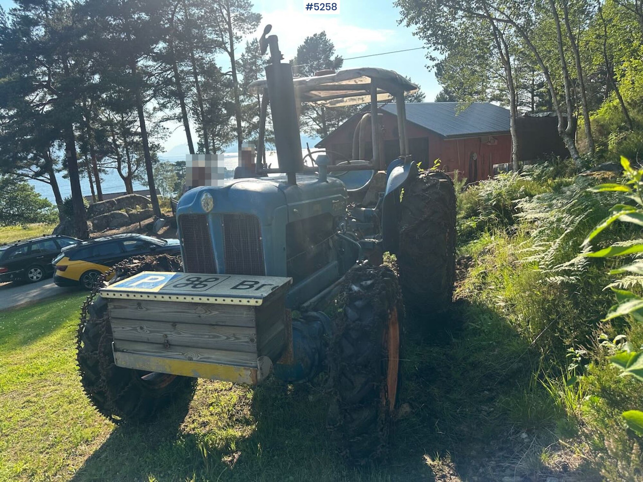 1963 Fordson Major 4x4 with splitter gearbox, Ako winch, and tire chains. SEE VIDEO. - Трактор: слика 5 1963 Fordson Major 4x4 with splitter gearbox, Ako winch, and tire chains. SEE VIDEO. - Трактор: слика 5