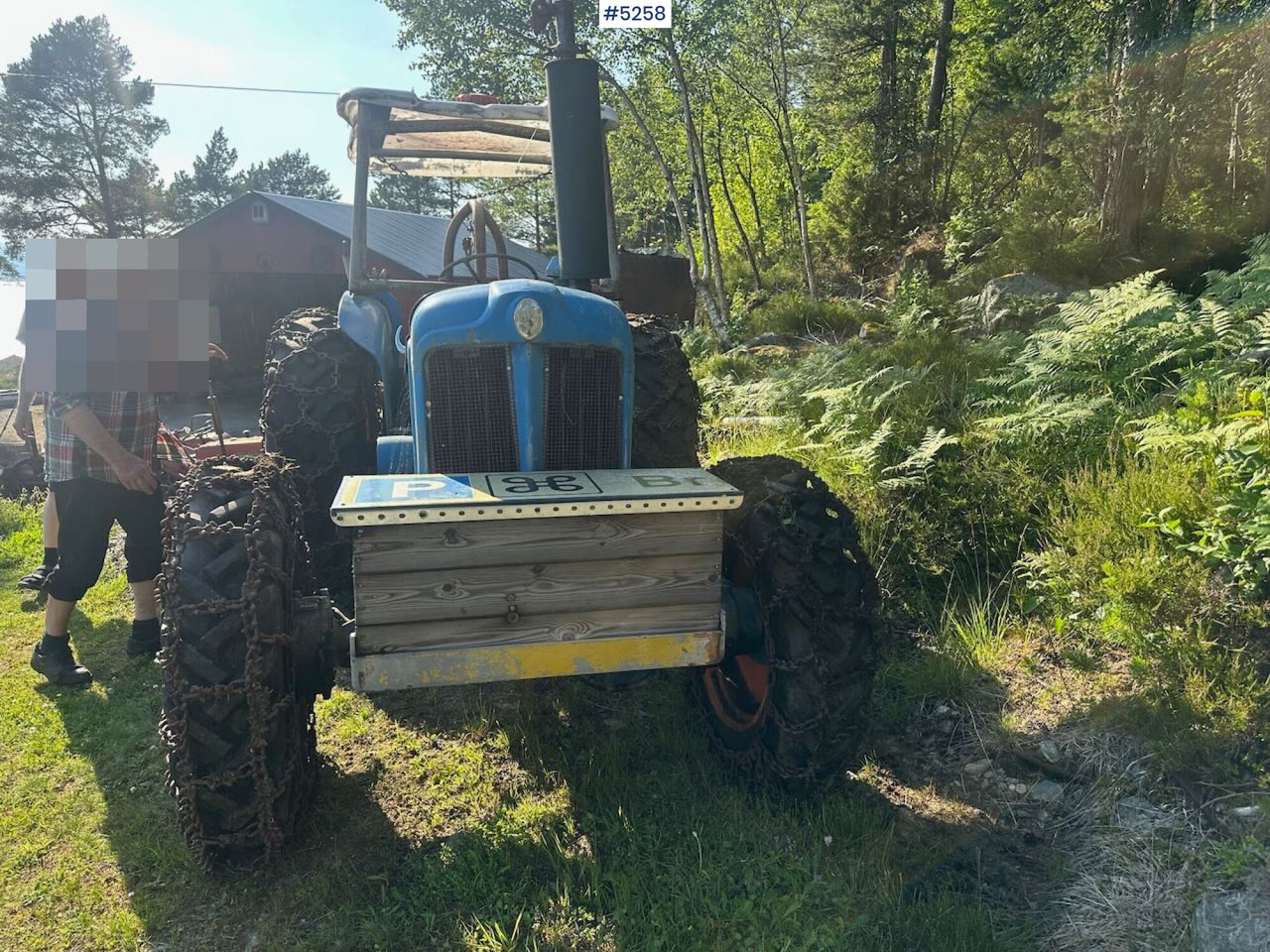 1963 Fordson Major 4x4 with splitter gearbox, Ako winch, and tire chains. SEE VIDEO. - Трактор: слика 4 1963 Fordson Major 4x4 with splitter gearbox, Ako winch, and tire chains. SEE VIDEO. - Трактор: слика 4