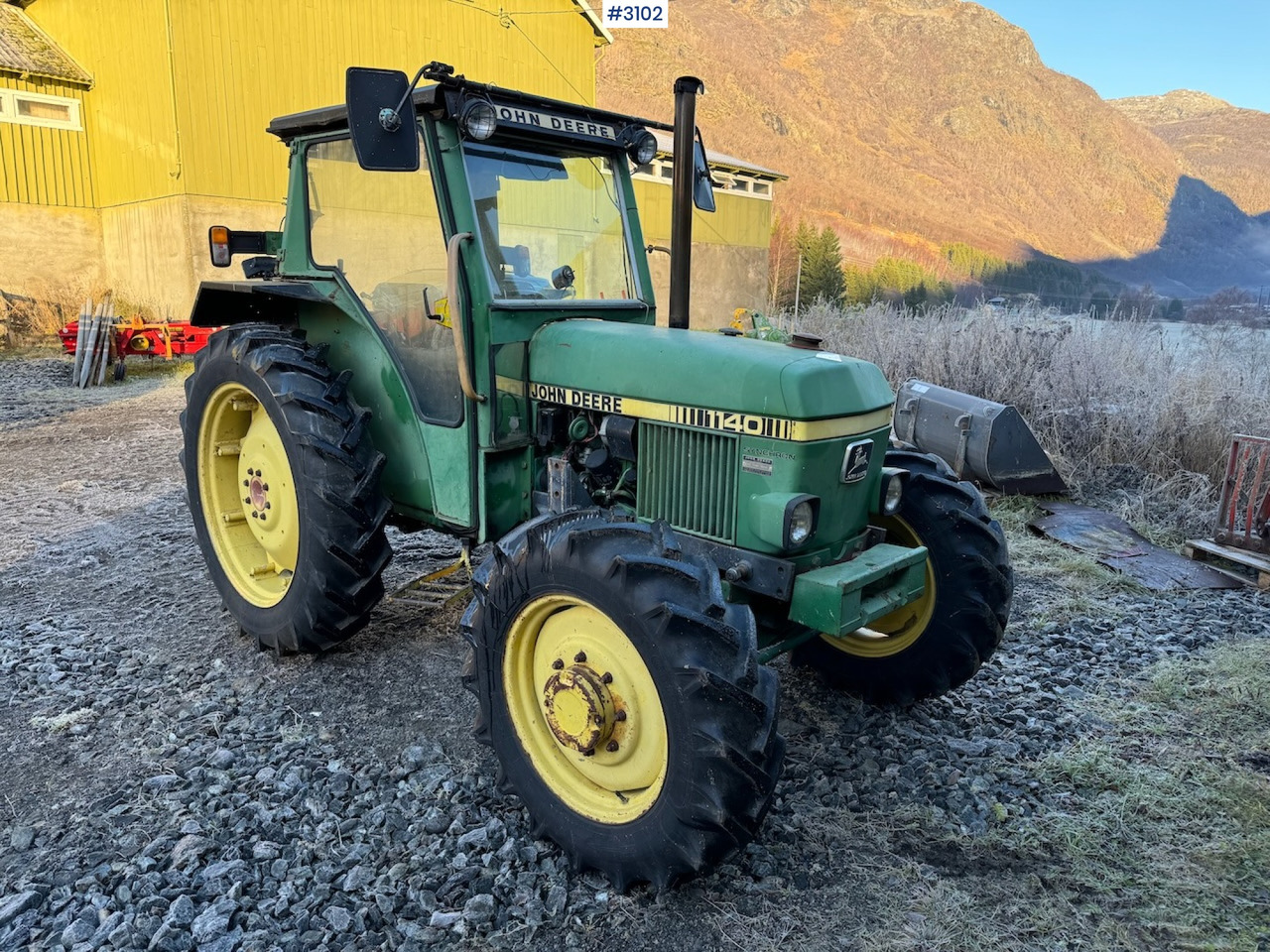 1981 John Deere 1140 Synchron with front loader - Трактор: слика 1 1981 John Deere 1140 Synchron with front loader - Трактор: слика 1
