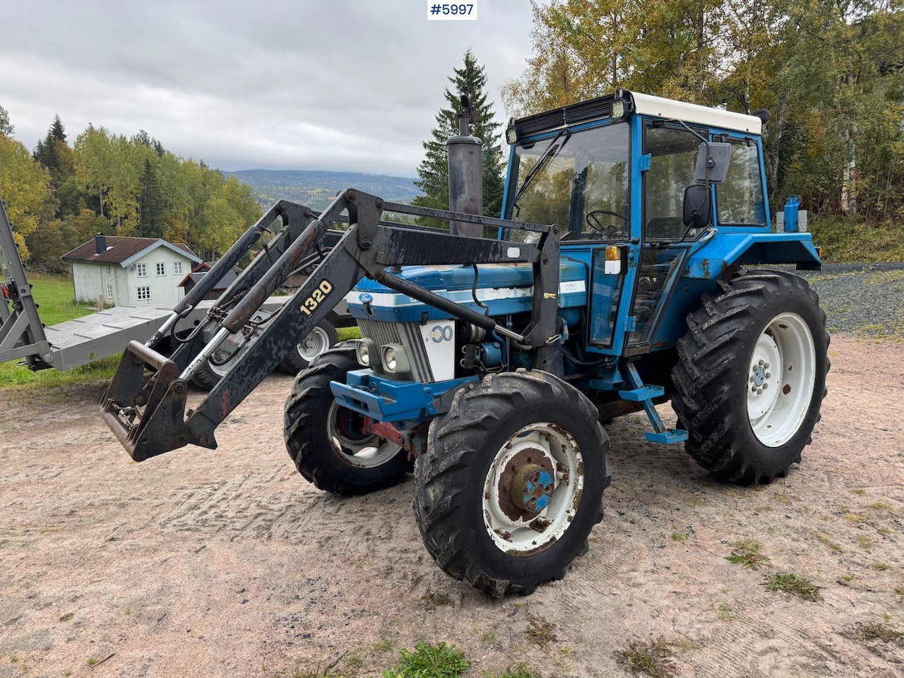 1983 Ford 5610 with Front Loader - Трактор: слика 1 1983 Ford 5610 with Front Loader - Трактор: слика 1