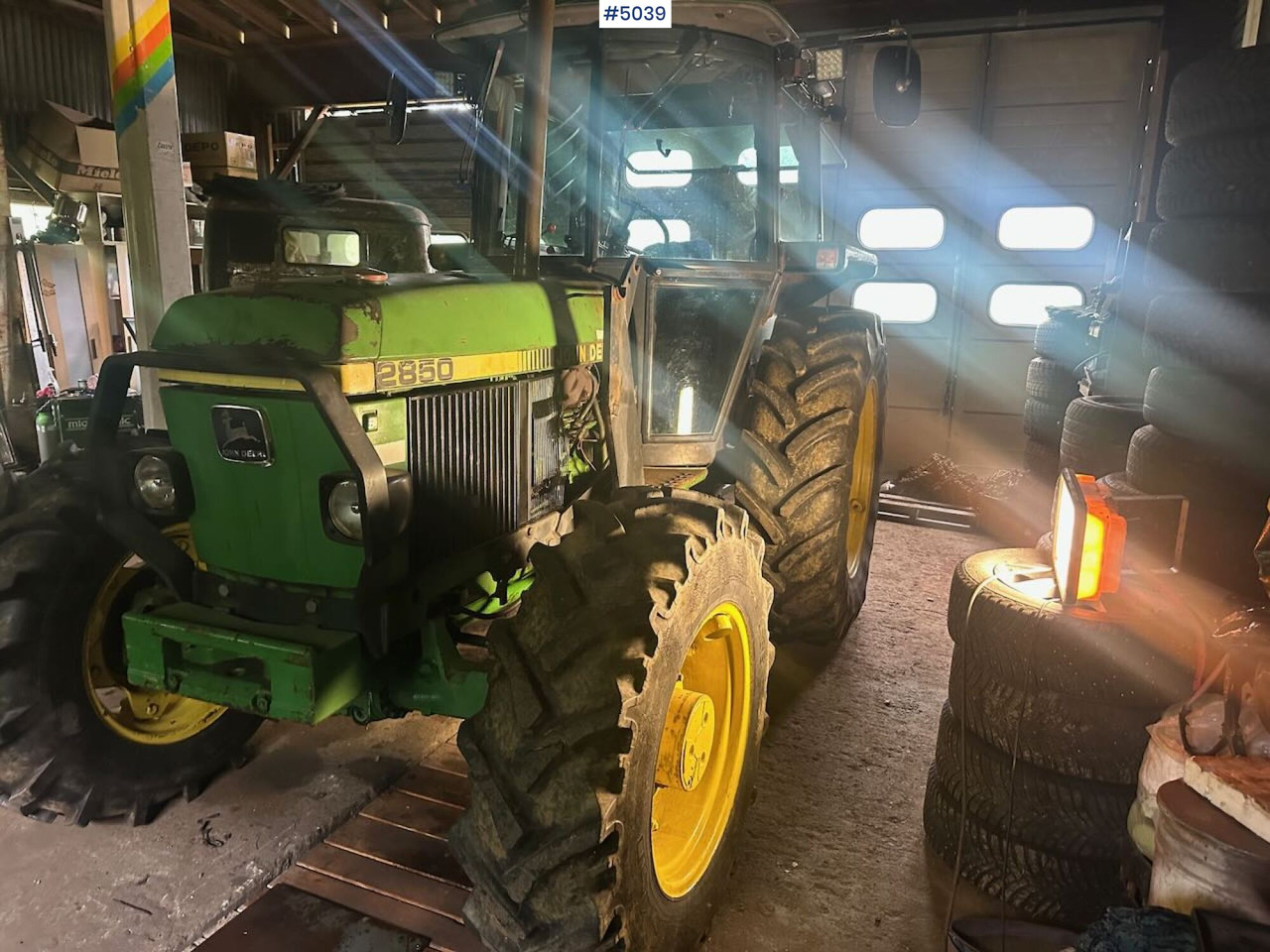 1987 John Deere 2850 Synchron w/ front loader - Трактор: слика 4 1987 John Deere 2850 Synchron w/ front loader - Трактор: слика 4
