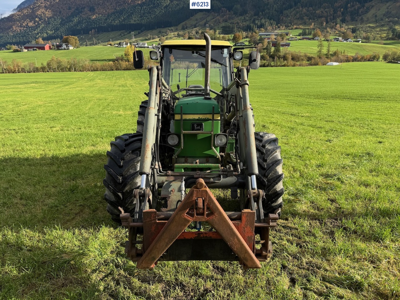 1990 John Deere 2850 Power Synchron w/ front loader. - Трактор: слика 3 1990 John Deere 2850 Power Synchron w/ front loader. - Трактор: слика 3