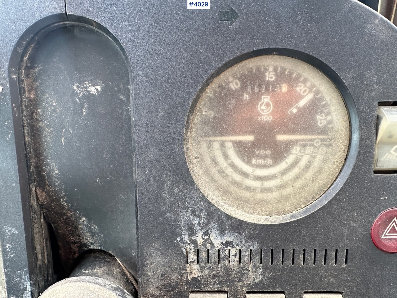 Лизинг на  1991 John Deere 2650 Synchron tractor rep.object. 1991 John Deere 2650 Synchron tractor rep.object.: слика 26