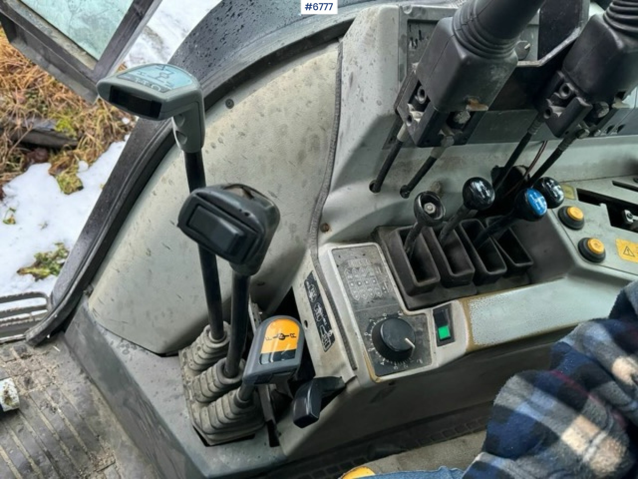 Трактор 1993 Valmet 8100 with Hiab FMV crane and log trailer: слика 13 Трактор 1993 Valmet 8100 with Hiab FMV crane and log trailer: слика 13