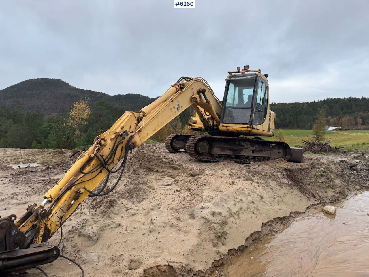 1998 Komatsu PC130-6K with Grading Bucket and Digging Bucket! - Багер: слика 2 1998 Komatsu PC130-6K with Grading Bucket and Digging Bucket! - Багер: слика 2