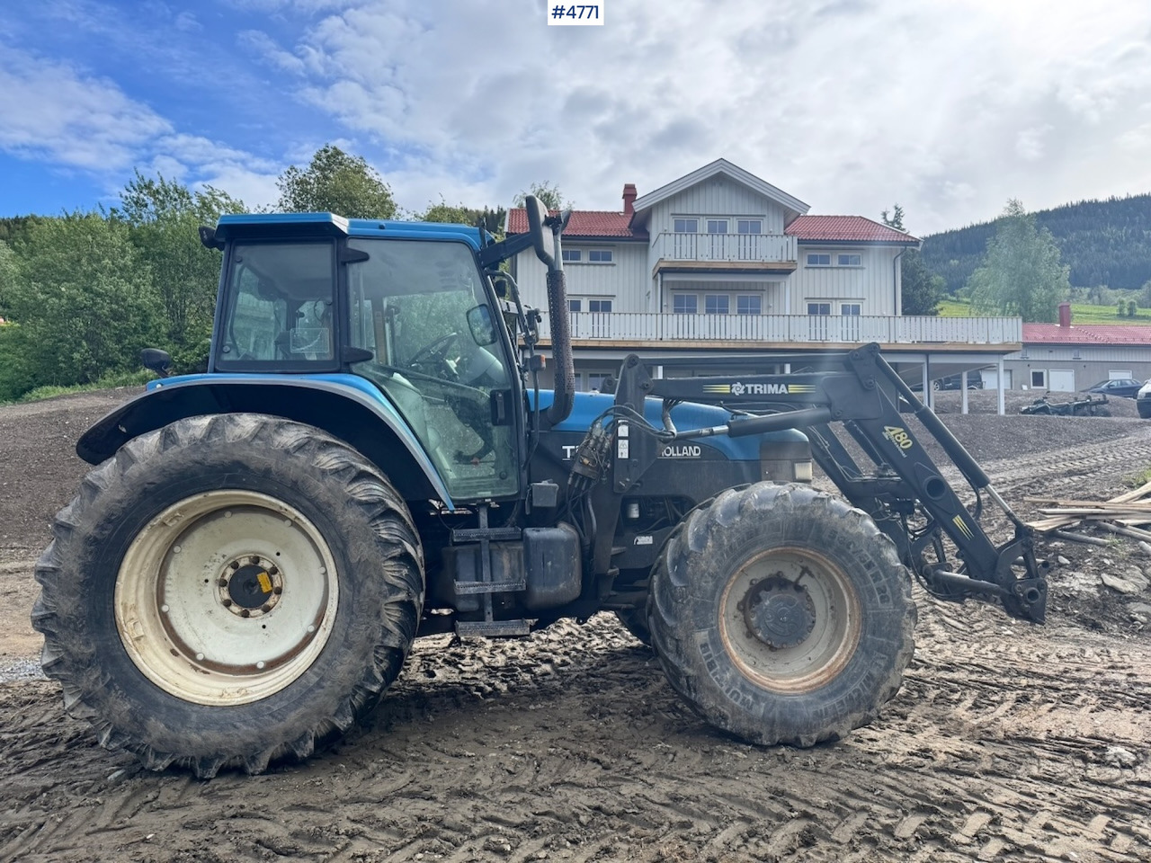 2000 New Holland TM135 4x4 w/ Front loader - Трактор: слика 1 2000 New Holland TM135 4x4 w/ Front loader - Трактор: слика 1