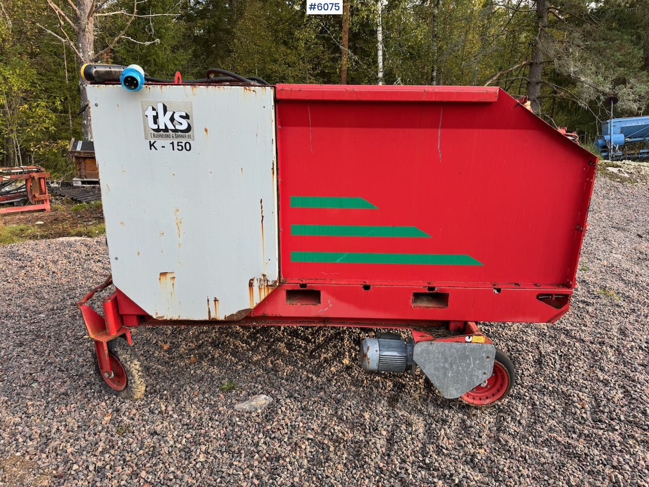 2000 TKS K-150 Round bale cutter with wheel drive. - Превртувачка опрема: слика 1 2000 TKS K-150 Round bale cutter with wheel drive. - Превртувачка опрема: слика 1