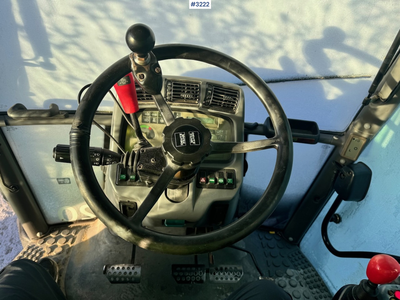 Трактор 2001 Deutz-Fahr Agrotron 120 4x4 tractor with front loader, 2 sets of tires, snowplow mount, and blade.: слика 23