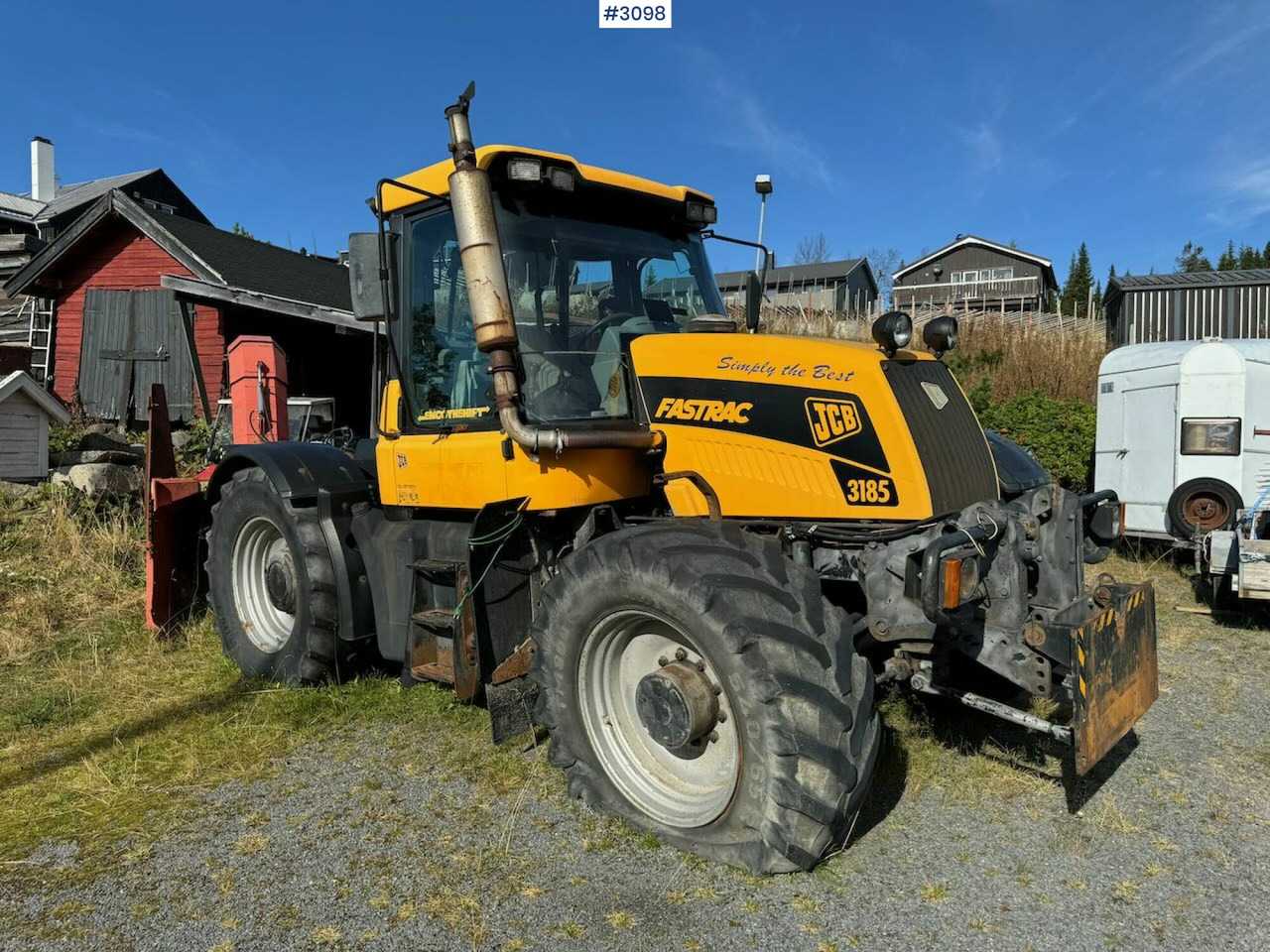 2001 JCB Fastrac 3185 4x4. The plow rigged and two sets of tires. - Трактор: слика 3 2001 JCB Fastrac 3185 4x4. The plow rigged and two sets of tires. - Трактор: слика 3