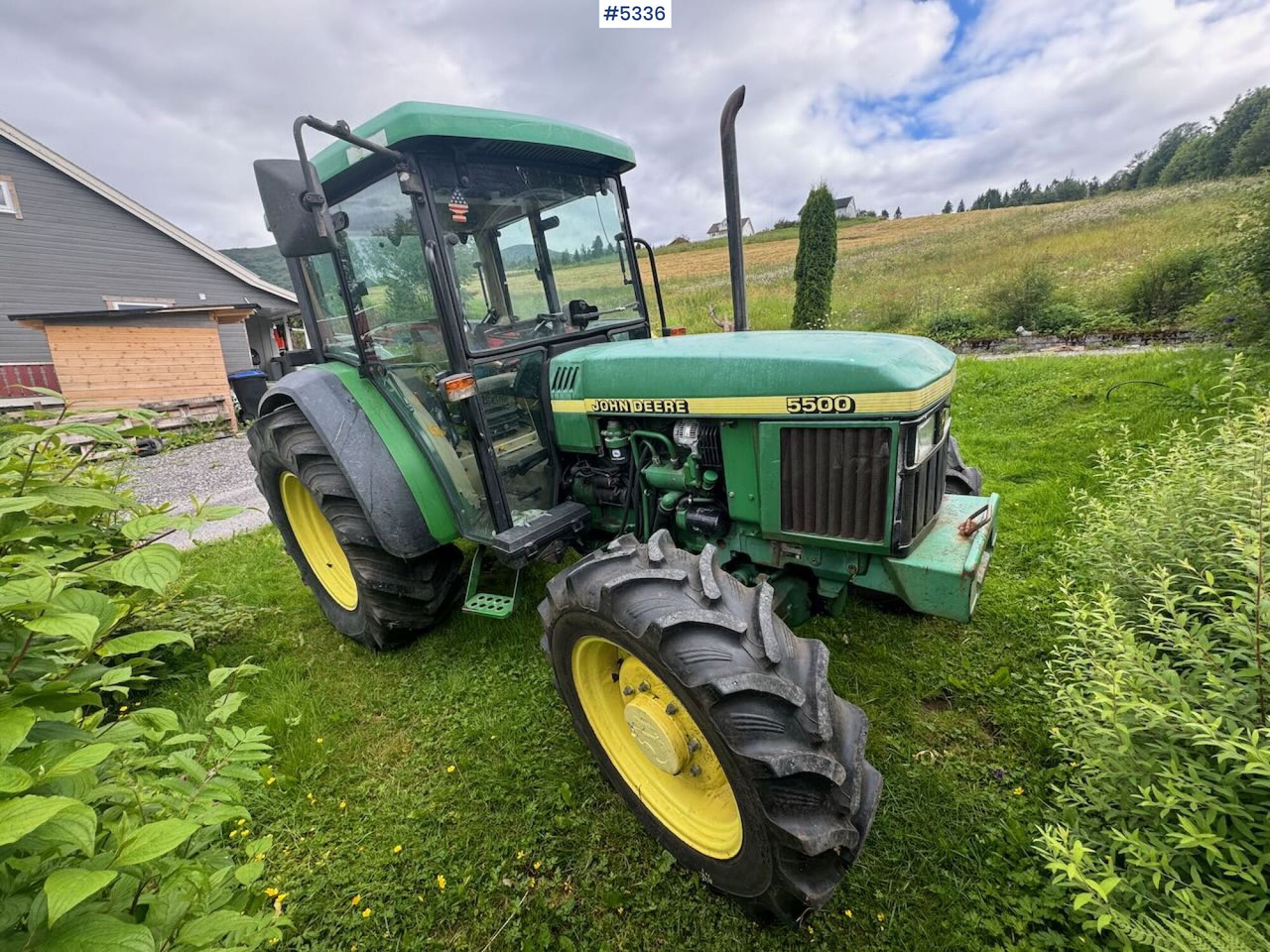 2001 John Deere 5500 - Трактор: слика 4 2001 John Deere 5500 - Трактор: слика 4