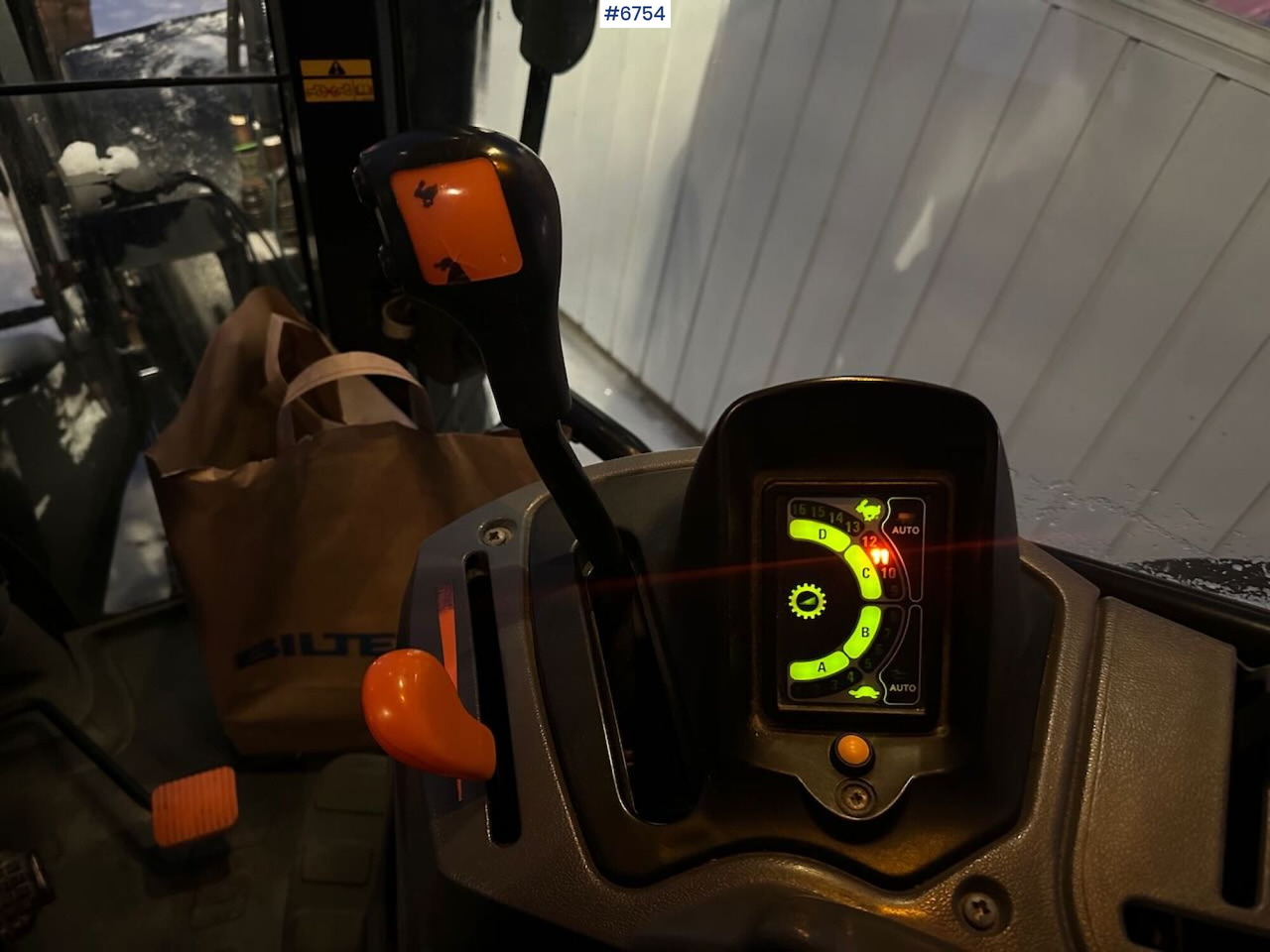 Трактор 2004 New Holland TS115A 4x4 w/ Front loader, bucket, grading bucket and snow blower.: слика 21