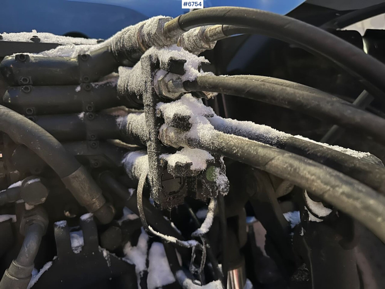 Трактор 2004 New Holland TS115A 4x4 w/ Front loader, bucket, grading bucket and snow blower.: слика 35