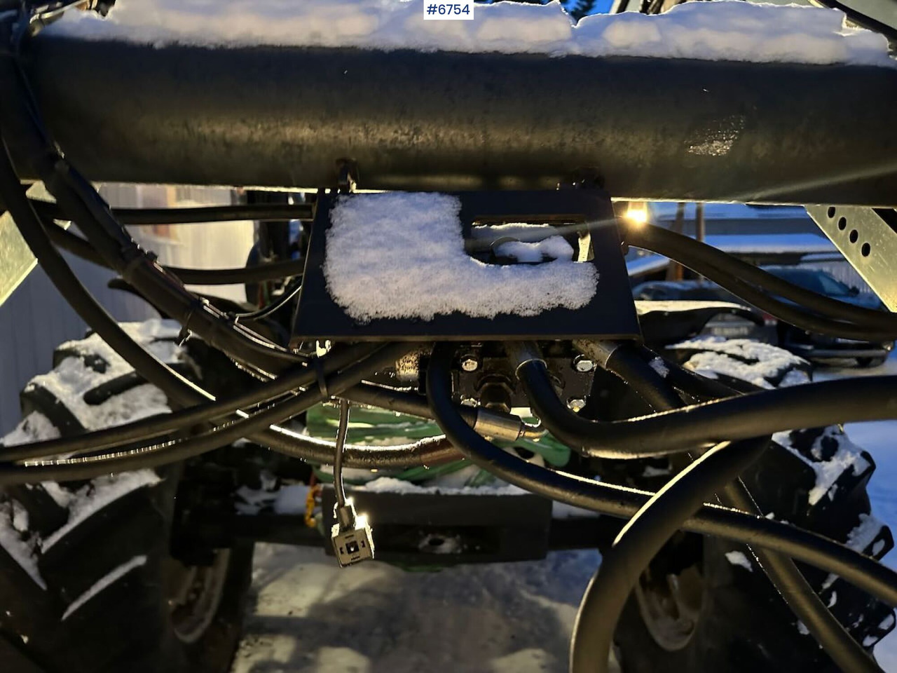 Трактор 2004 New Holland TS115A 4x4 w/ Front loader, bucket, grading bucket and snow blower.: слика 36