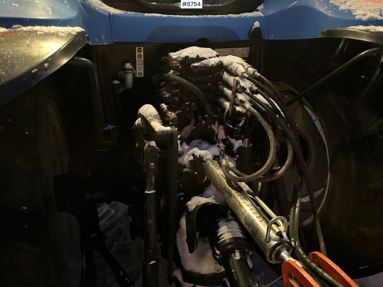 Трактор 2004 New Holland TS115A 4x4 w/ Front loader, bucket, grading bucket and snow blower.: слика 37