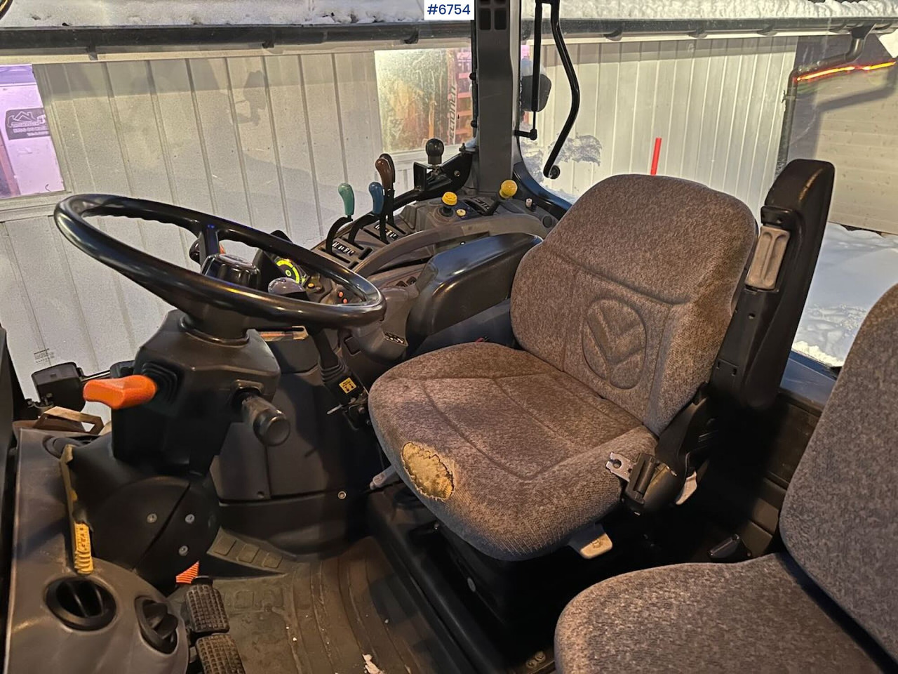 Трактор 2004 New Holland TS115A 4x4 w/ Front loader, bucket, grading bucket and snow blower.: слика 12