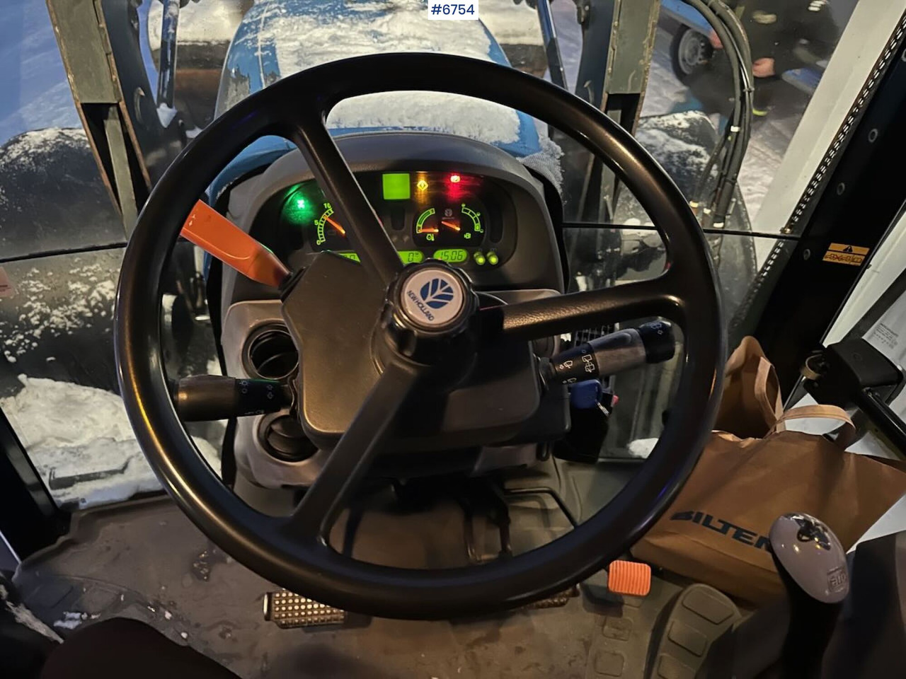 Трактор 2004 New Holland TS115A 4x4 w/ Front loader, bucket, grading bucket and snow blower.: слика 14