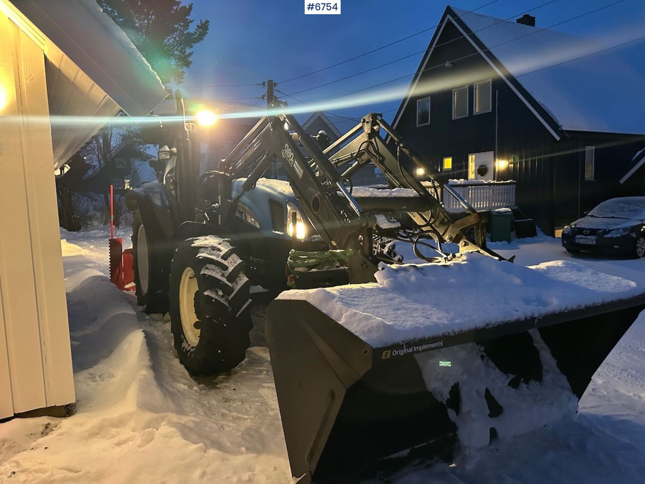 Трактор 2004 New Holland TS115A 4x4 w/ Front loader, bucket, grading bucket and snow blower.: слика 9