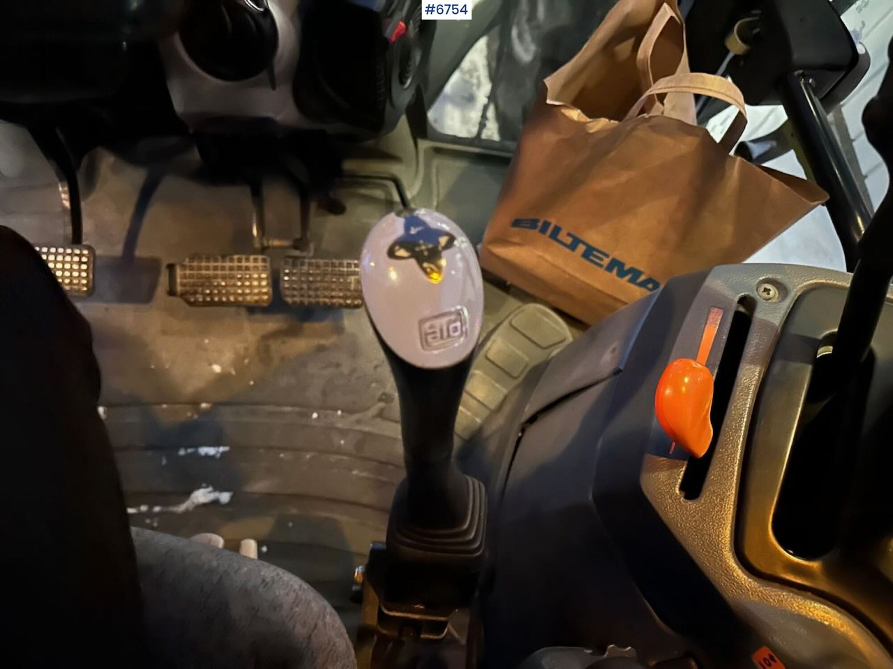 Трактор 2004 New Holland TS115A 4x4 w/ Front loader, bucket, grading bucket and snow blower.: слика 16