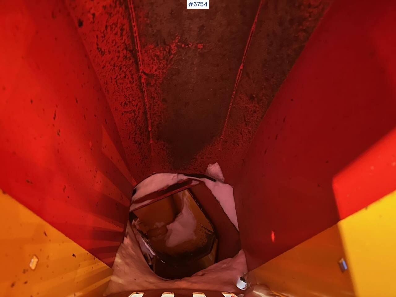 Трактор 2004 New Holland TS115A 4x4 w/ Front loader, bucket, grading bucket and snow blower.: слика 32