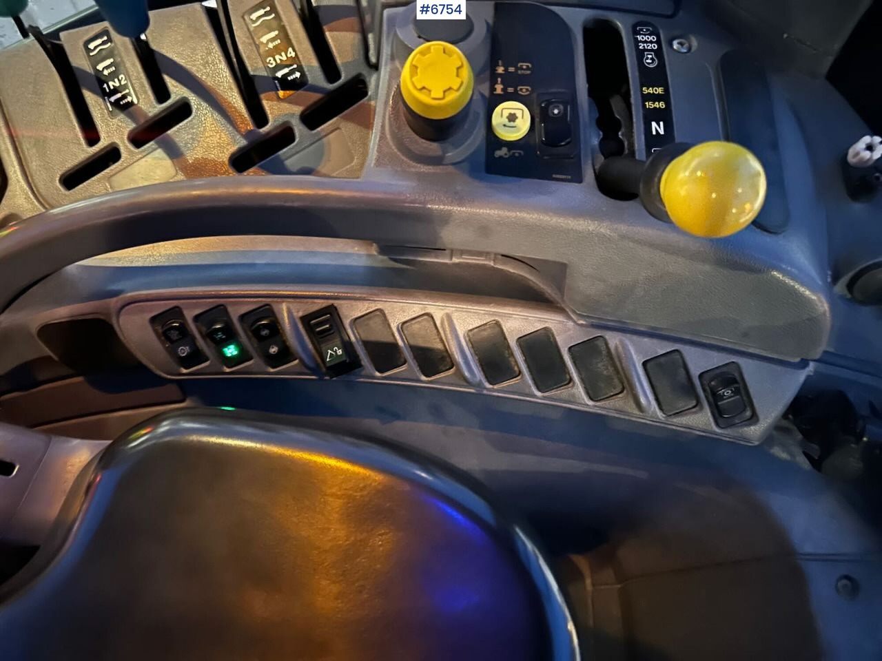 Трактор 2004 New Holland TS115A 4x4 w/ Front loader, bucket, grading bucket and snow blower.: слика 17