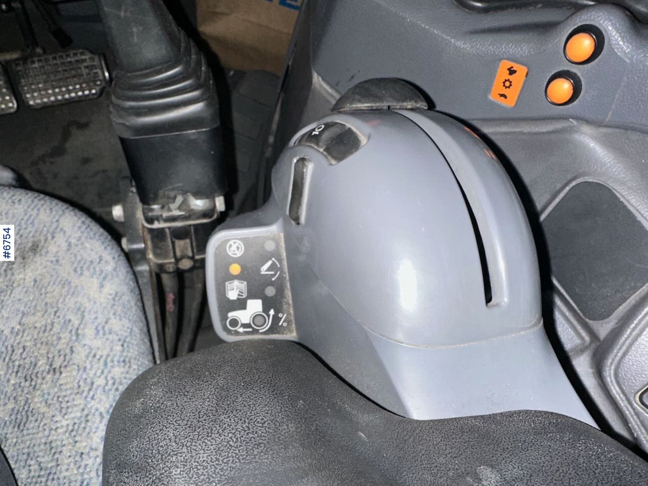 Трактор 2004 New Holland TS115A 4x4 w/ Front loader, bucket, grading bucket and snow blower.: слика 24