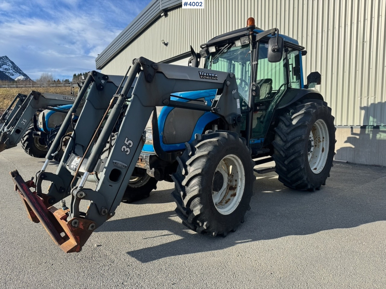 2006 Valtra A95-4 4x4 w/ Front loader. 2700 hours! - Трактор: слика 2 2006 Valtra A95-4 4x4 w/ Front loader. 2700 hours! - Трактор: слика 2