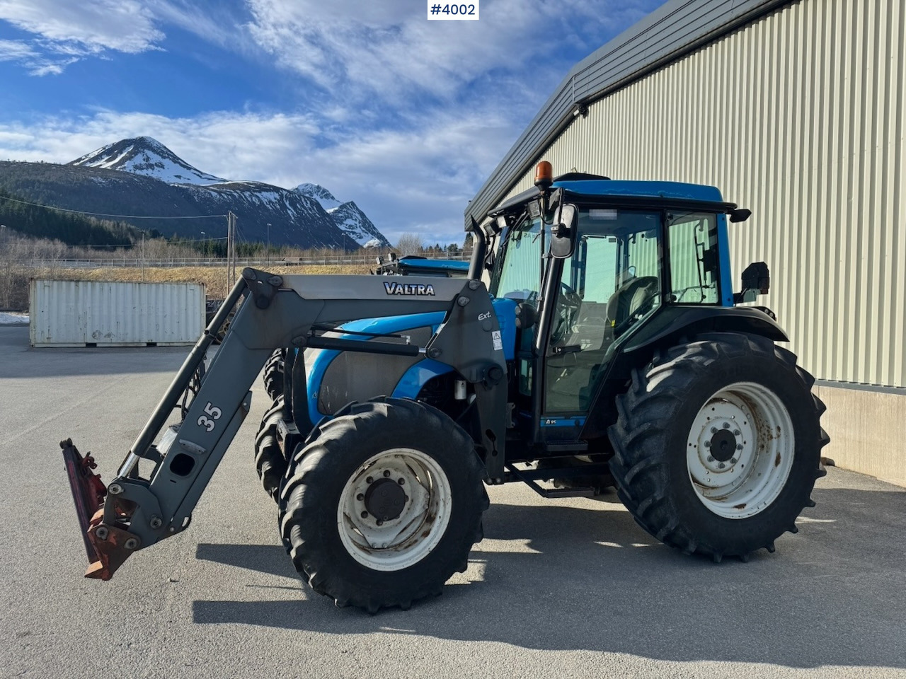 2006 Valtra A95-4 4x4 w/ Front loader. 2700 hours! - Трактор: слика 1 2006 Valtra A95-4 4x4 w/ Front loader. 2700 hours! - Трактор: слика 1