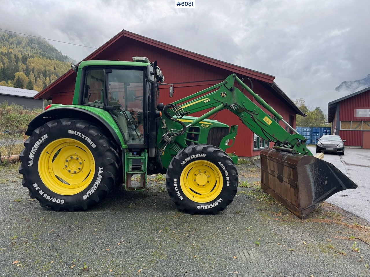 2007 John Deere 6430 Premium w/ front loader and bucket. - Трактор: слика 2 2007 John Deere 6430 Premium w/ front loader and bucket. - Трактор: слика 2