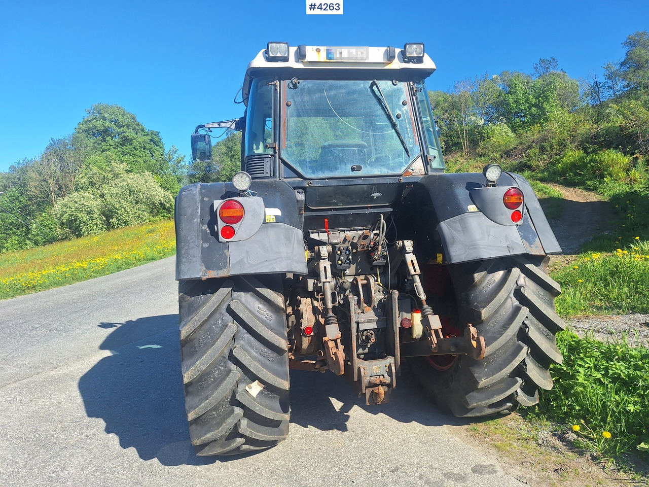 2011 Fent 820 Vario TMS w/ plow plate - Трактор: слика 3 2011 Fent 820 Vario TMS w/ plow plate - Трактор: слика 3