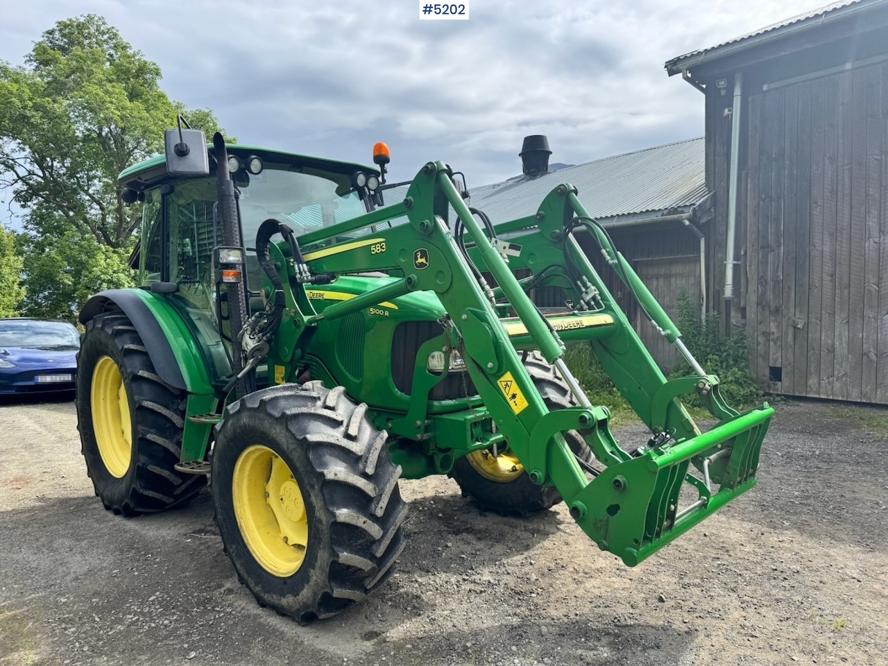 2011 John Deere 5100R 4x4 w/ Front loader and bucket. 2730 hours! - Трактор: слика 5 2011 John Deere 5100R 4x4 w/ Front loader and bucket. 2730 hours! - Трактор: слика 5