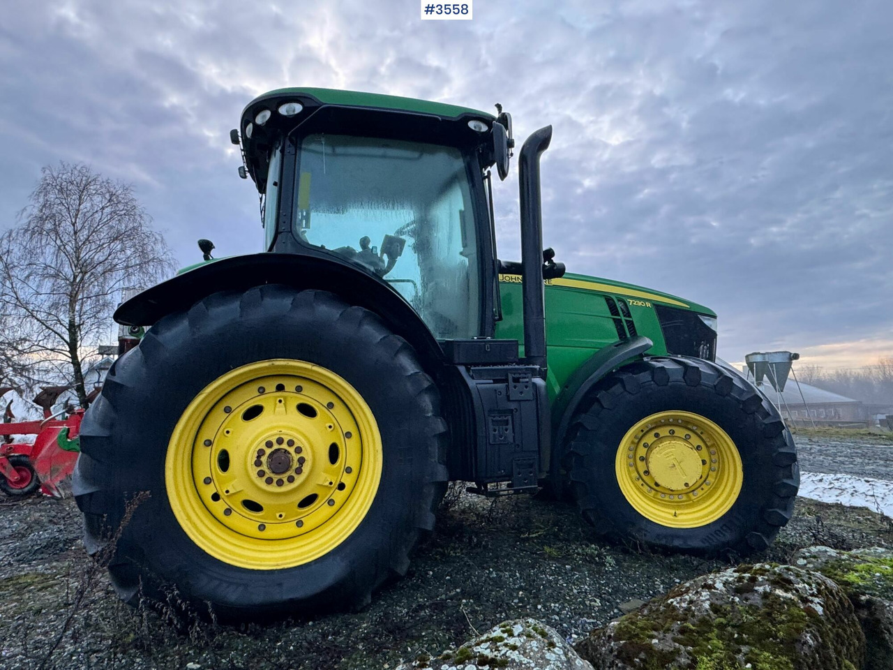 2012 John Deere 7230R w/ GPS and 3 hydraulic outlets! - Трактор: слика 2 2012 John Deere 7230R w/ GPS and 3 hydraulic outlets! - Трактор: слика 2