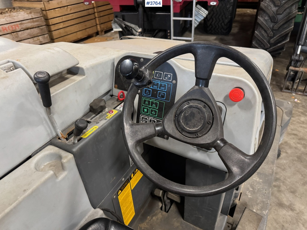 2012 Nilfisk CR 1200 broom and sweeper - Индустриска машина за метење: слика 4 2012 Nilfisk CR 1200 broom and sweeper - Индустриска машина за метење: слика 4