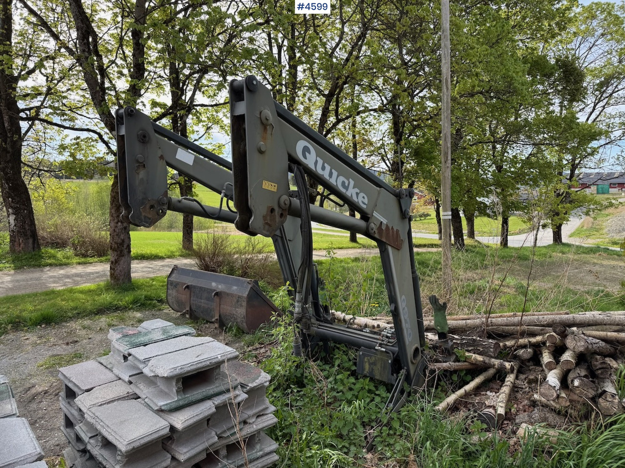 2012 Quicke Q970 w/ bucket and pallet fork. - Преден утоварувач за трактор: слика 3 2012 Quicke Q970 w/ bucket and pallet fork. - Преден утоварувач за трактор: слика 3