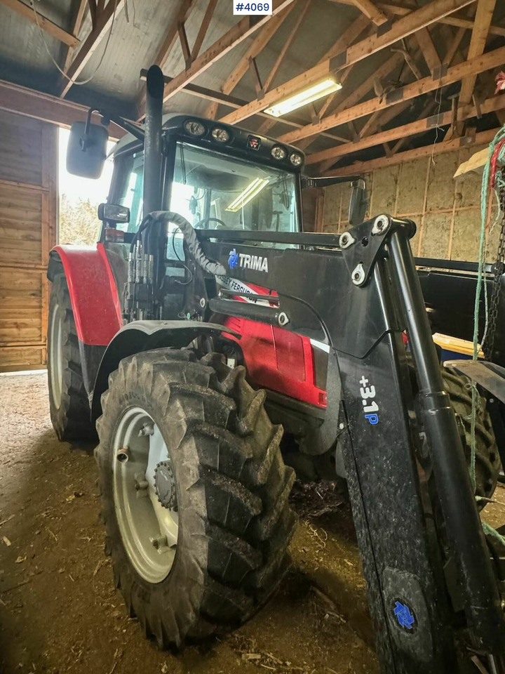 2013 Massey Ferguson 5455 w/ front loader, 2 buckets, pallet forks and blades. 1020 hours! - Трактор: слика 2 2013 Massey Ferguson 5455 w/ front loader, 2 buckets, pallet forks and blades. 1020 hours! - Трактор: слика 2