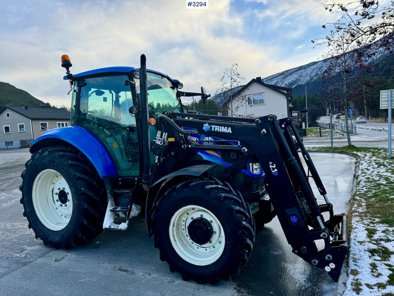 2013 New Holland T5.95 with Trima +2.1P Front Loader. New Engine! - Трактор: слика 3 2013 New Holland T5.95 with Trima +2.1P Front Loader. New Engine! - Трактор: слика 3