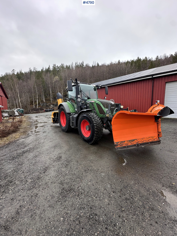 2014 Fendt 514 Vario 4x4 w/ front loader, folding plow, snow blower and sand spreader - Трактор: слика 2 2014 Fendt 514 Vario 4x4 w/ front loader, folding plow, snow blower and sand spreader - Трактор: слика 2