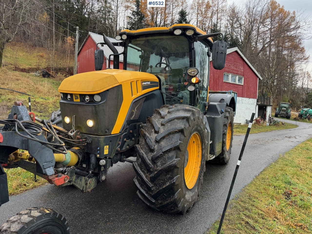 2015 JCB Fastrack 4220 w/ front hydraulics, front PTO and plow plate. Low hours! - Трактор: слика 2 2015 JCB Fastrack 4220 w/ front hydraulics, front PTO and plow plate. Low hours! - Трактор: слика 2