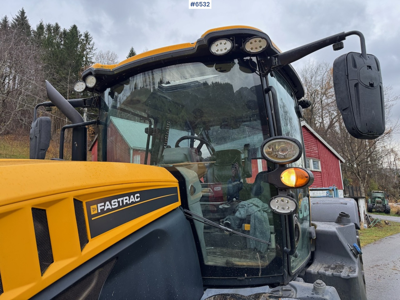 2015 JCB Fastrack 4220 w/ front hydraulics, front PTO and plow plate. Low hours! - Трактор: слика 3 2015 JCB Fastrack 4220 w/ front hydraulics, front PTO and plow plate. Low hours! - Трактор: слика 3