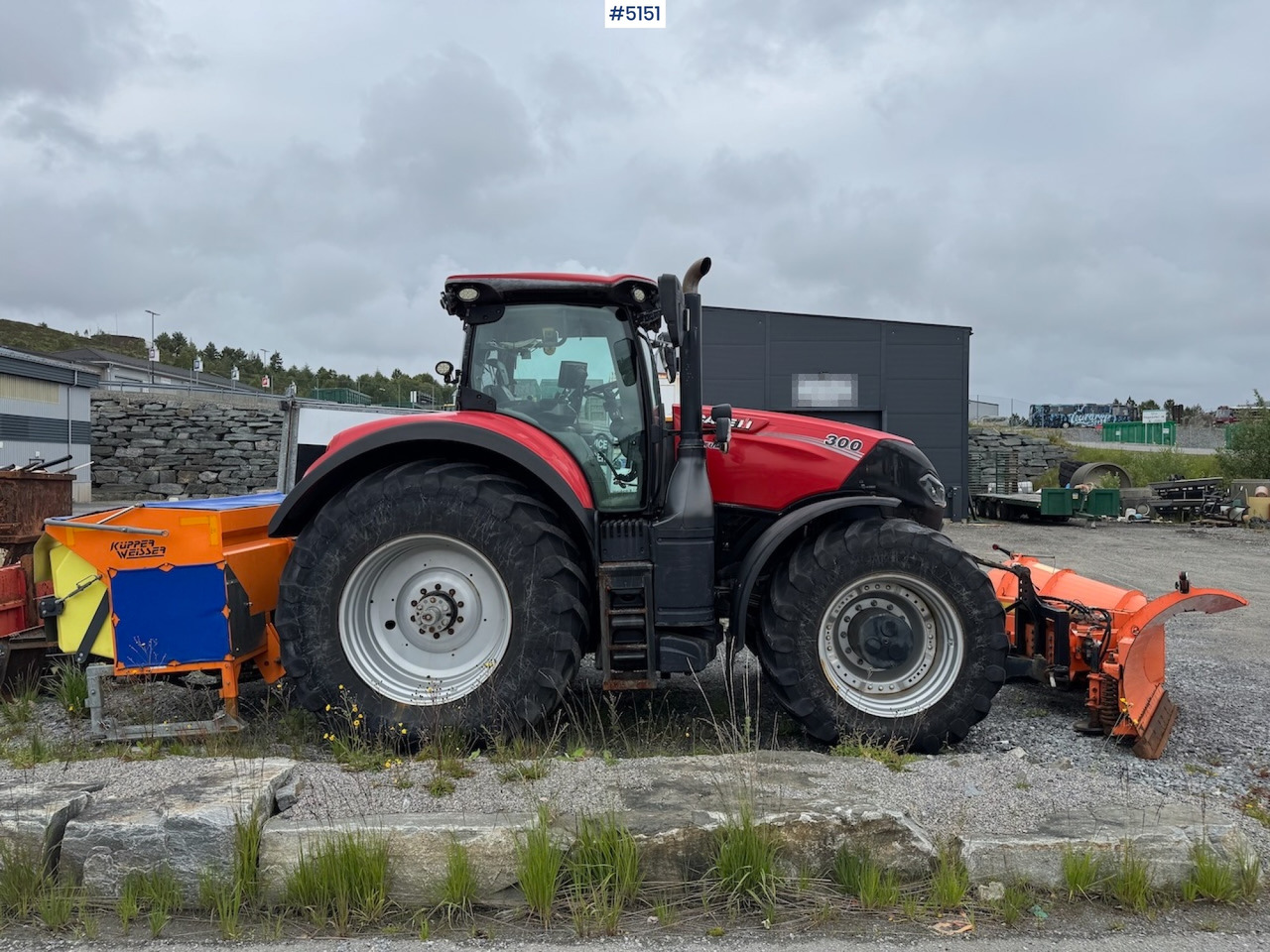 2016 Case IH Optum 300 CVX w/front hydraulics and plowing rig - Трактор: слика 2 2016 Case IH Optum 300 CVX w/front hydraulics and plowing rig - Трактор: слика 2