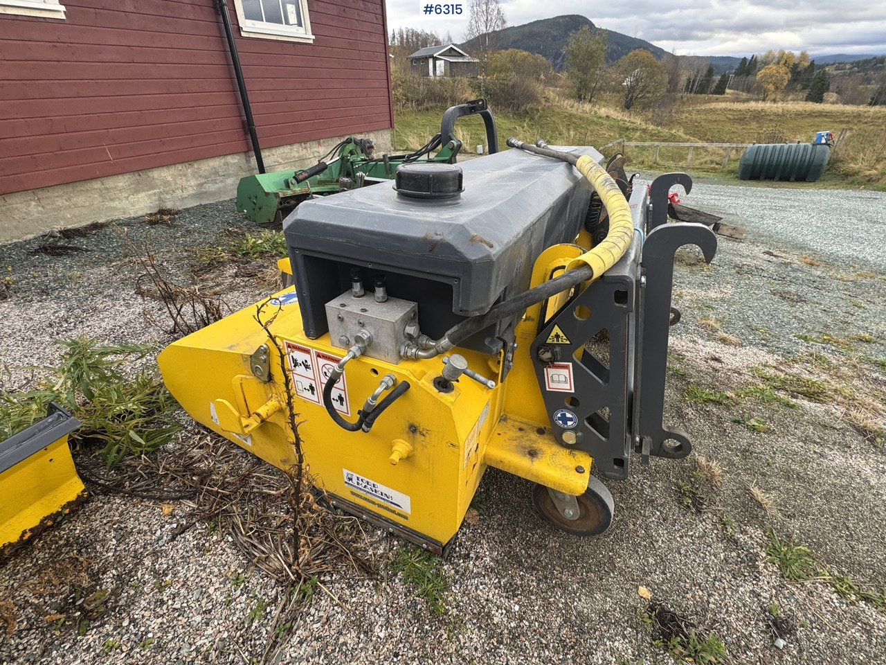 2016 VAMA 2000 Sweeping broom w/ side broom - Метла: слика 1 2016 VAMA 2000 Sweeping broom w/ side broom - Метла: слика 1