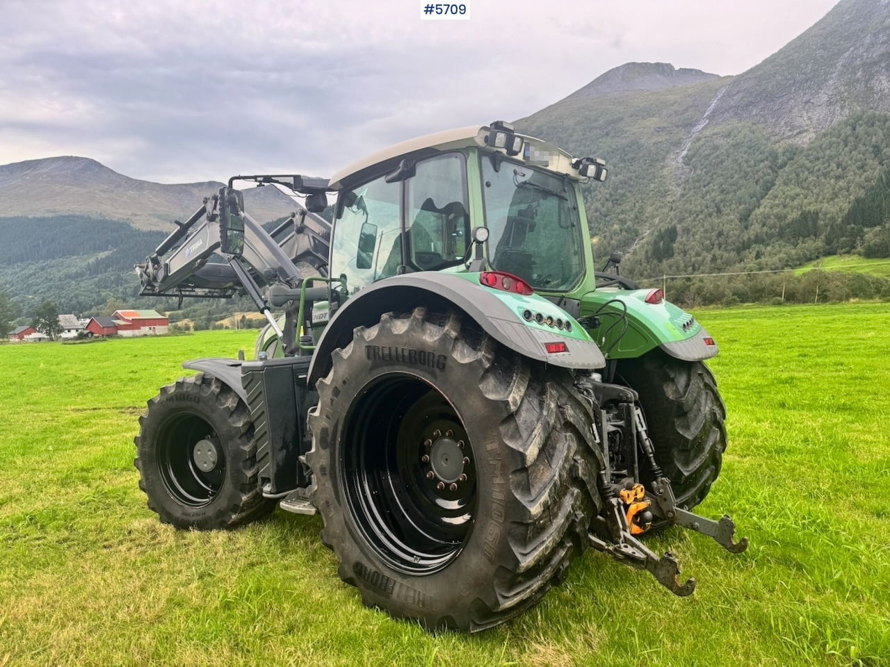2017 Fendt 724 Vario w/ GPS, Front PTO, Loader and hydraulics. - Трактор: слика 5 2017 Fendt 724 Vario w/ GPS, Front PTO, Loader and hydraulics. - Трактор: слика 5