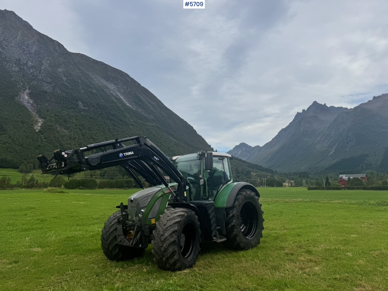2017 Fendt 724 Vario w/ GPS, Front PTO, Loader and hydraulics. - Трактор: слика 1 2017 Fendt 724 Vario w/ GPS, Front PTO, Loader and hydraulics. - Трактор: слика 1