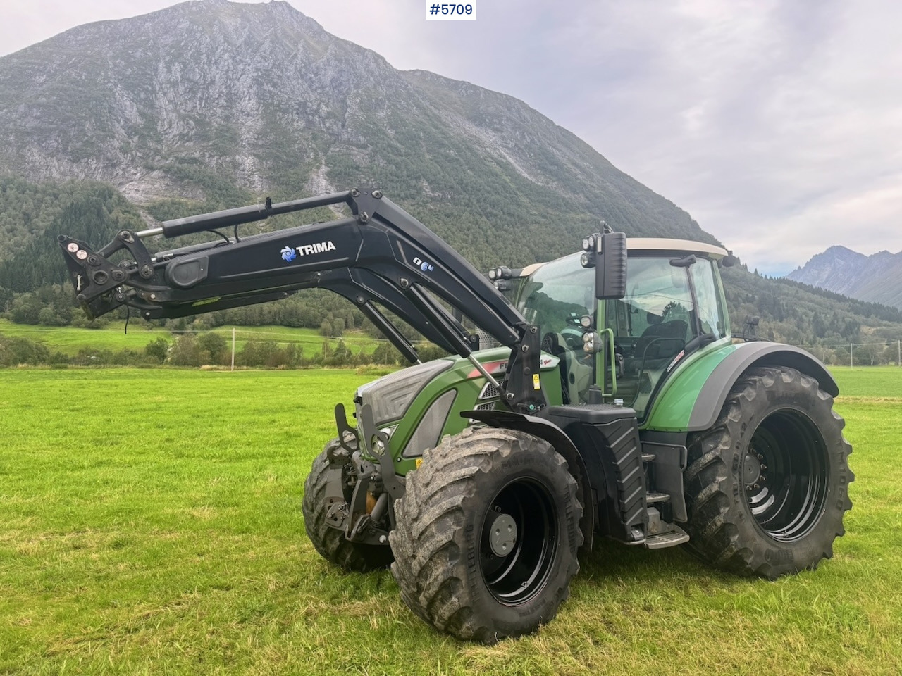 2017 Fendt 724 Vario w/ GPS, Front PTO, Loader and hydraulics. - Трактор: слика 3 2017 Fendt 724 Vario w/ GPS, Front PTO, Loader and hydraulics. - Трактор: слика 3