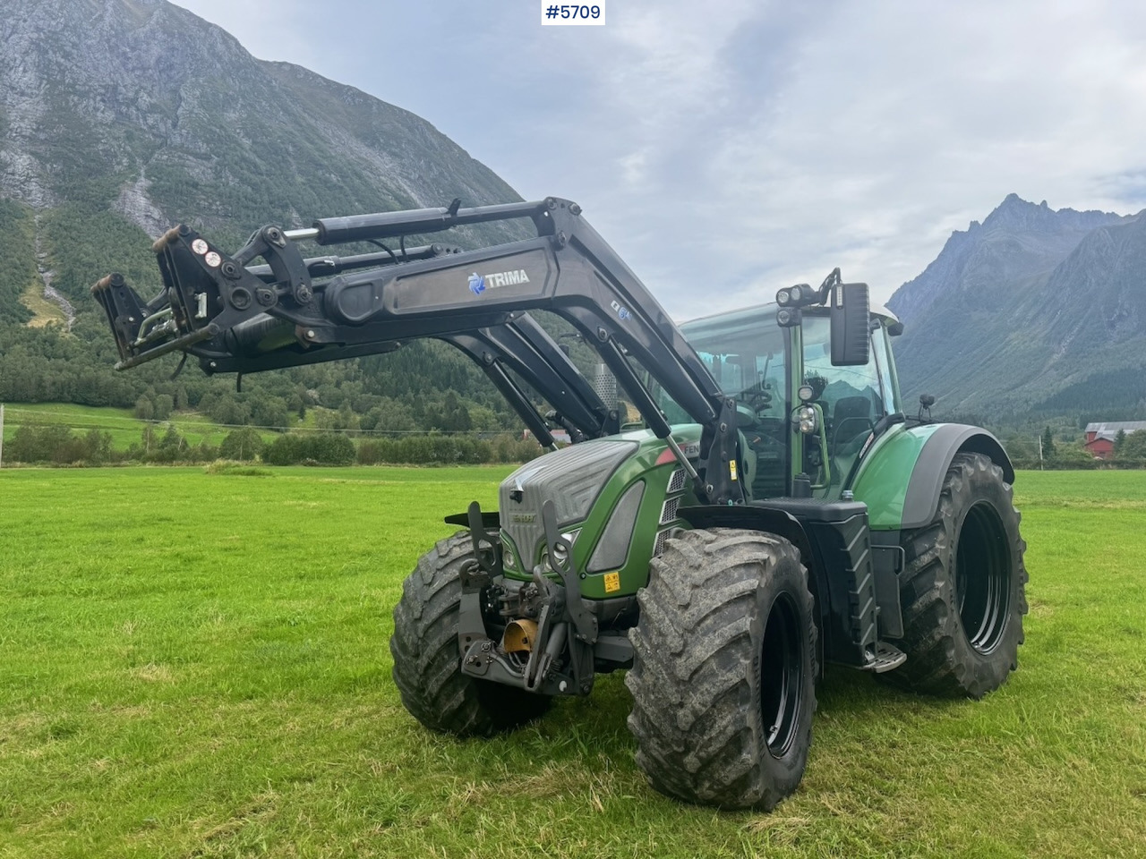 2017 Fendt 724 Vario w/ GPS, Front PTO, Loader and hydraulics. - Трактор: слика 2 2017 Fendt 724 Vario w/ GPS, Front PTO, Loader and hydraulics. - Трактор: слика 2