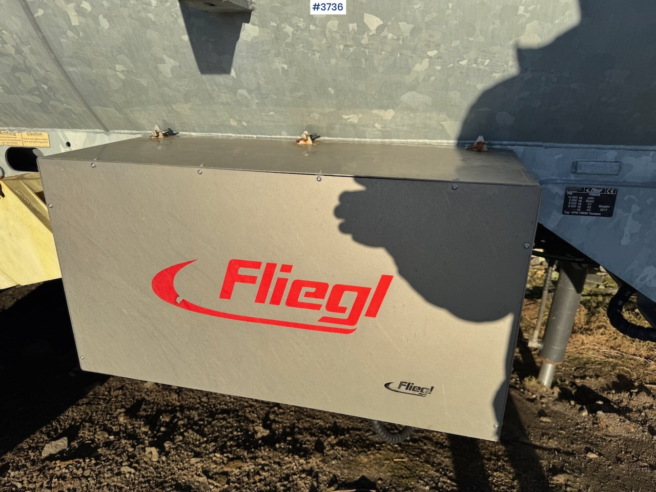 2017 Fliegl VFW 10600 Tandem w/lots of equipment - Цистерна за арско ѓубриво: слика 4 2017 Fliegl VFW 10600 Tandem w/lots of equipment - Цистерна за арско ѓубриво: слика 4