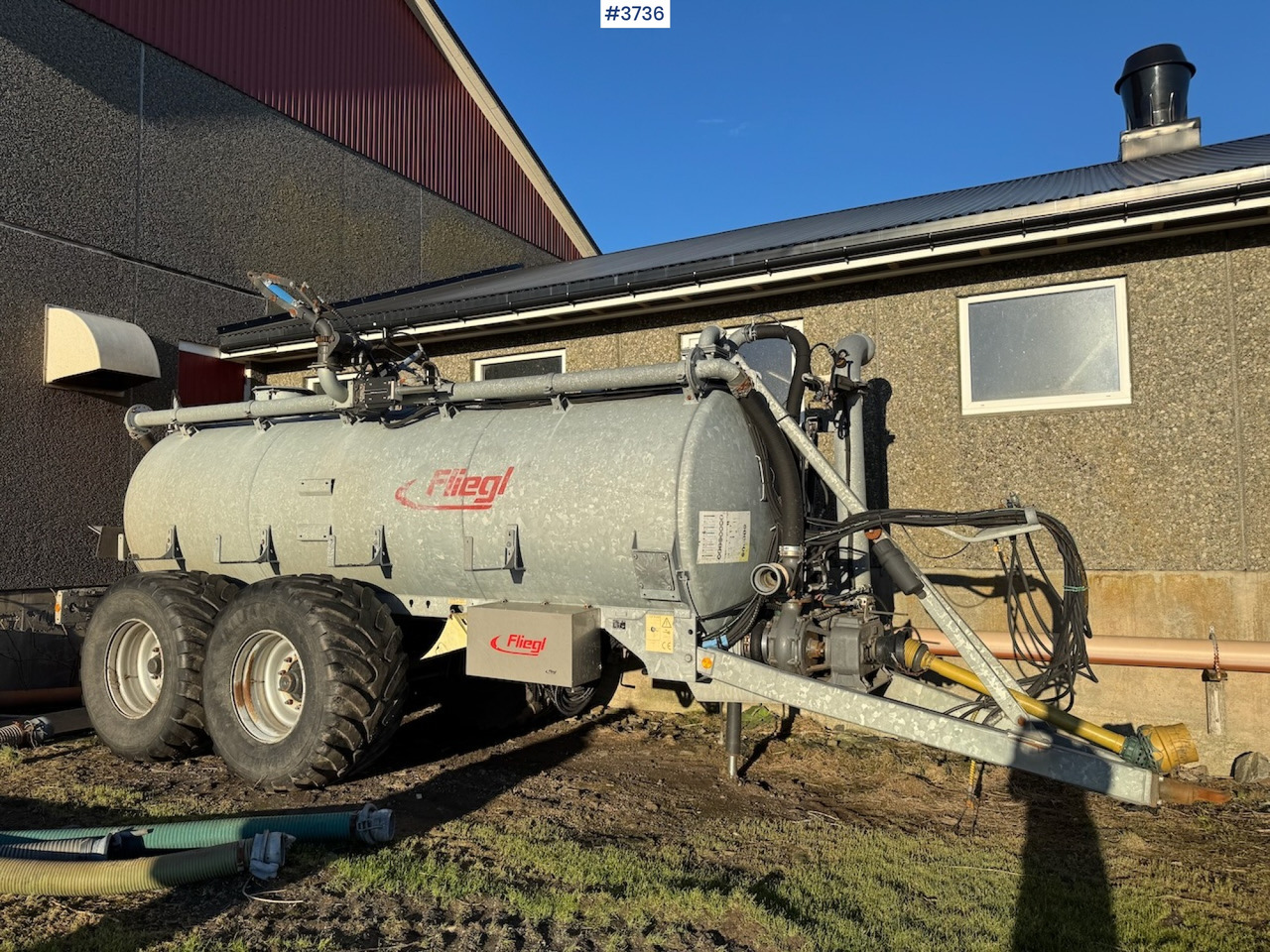 2017 Fliegl VFW 10600 Tandem w/lots of equipment - Цистерна за арско ѓубриво: слика 2 2017 Fliegl VFW 10600 Tandem w/lots of equipment - Цистерна за арско ѓубриво: слика 2