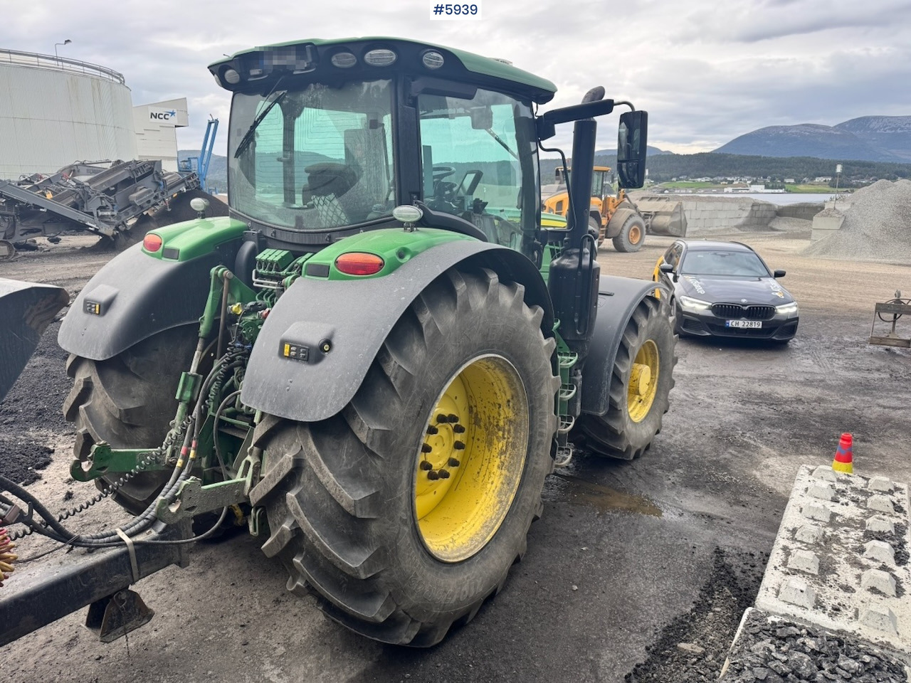 2020 John Deere 6215R w/ Front PTO and hydraulics. 2 sets of tires. - Трактор: слика 5 2020 John Deere 6215R w/ Front PTO and hydraulics. 2 sets of tires. - Трактор: слика 5