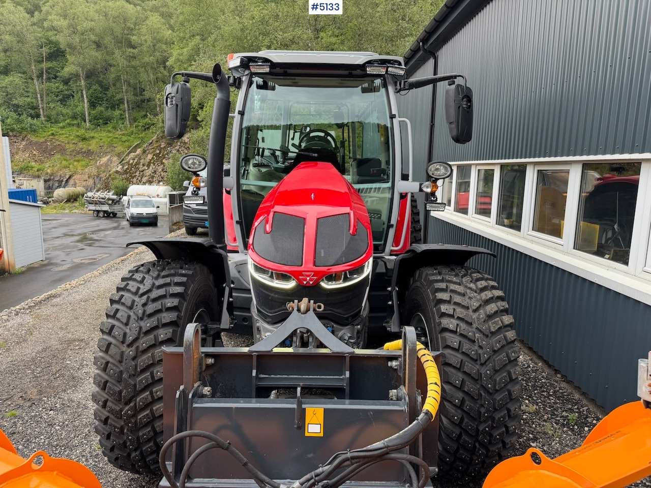 2022 Massey Ferguson 5S.105 w/front hydraulics and plowing rig - Трактор: слика 4 2022 Massey Ferguson 5S.105 w/front hydraulics and plowing rig - Трактор: слика 4