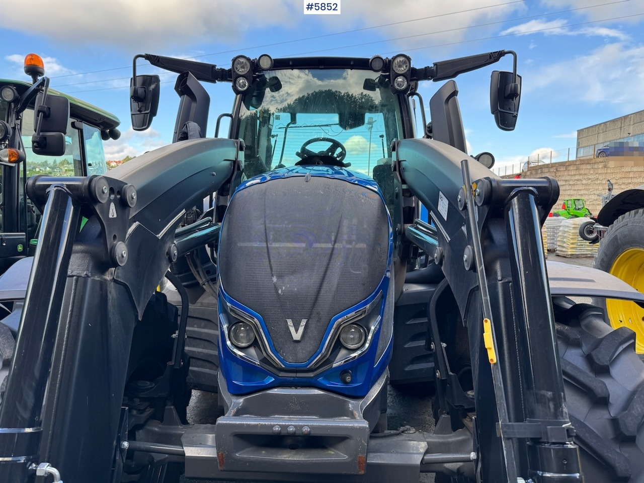 2022 Valtra N175 w/ front loader. - Трактор: слика 3 2022 Valtra N175 w/ front loader. - Трактор: слика 3